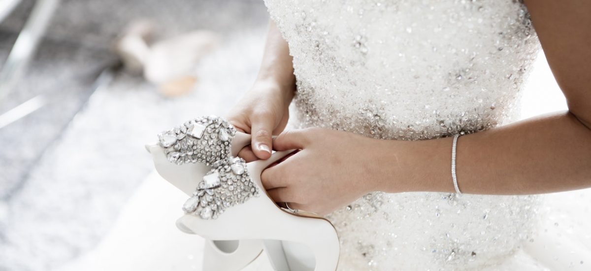 Dobieranie biżuterii do dekoltu w sukni ślubnej